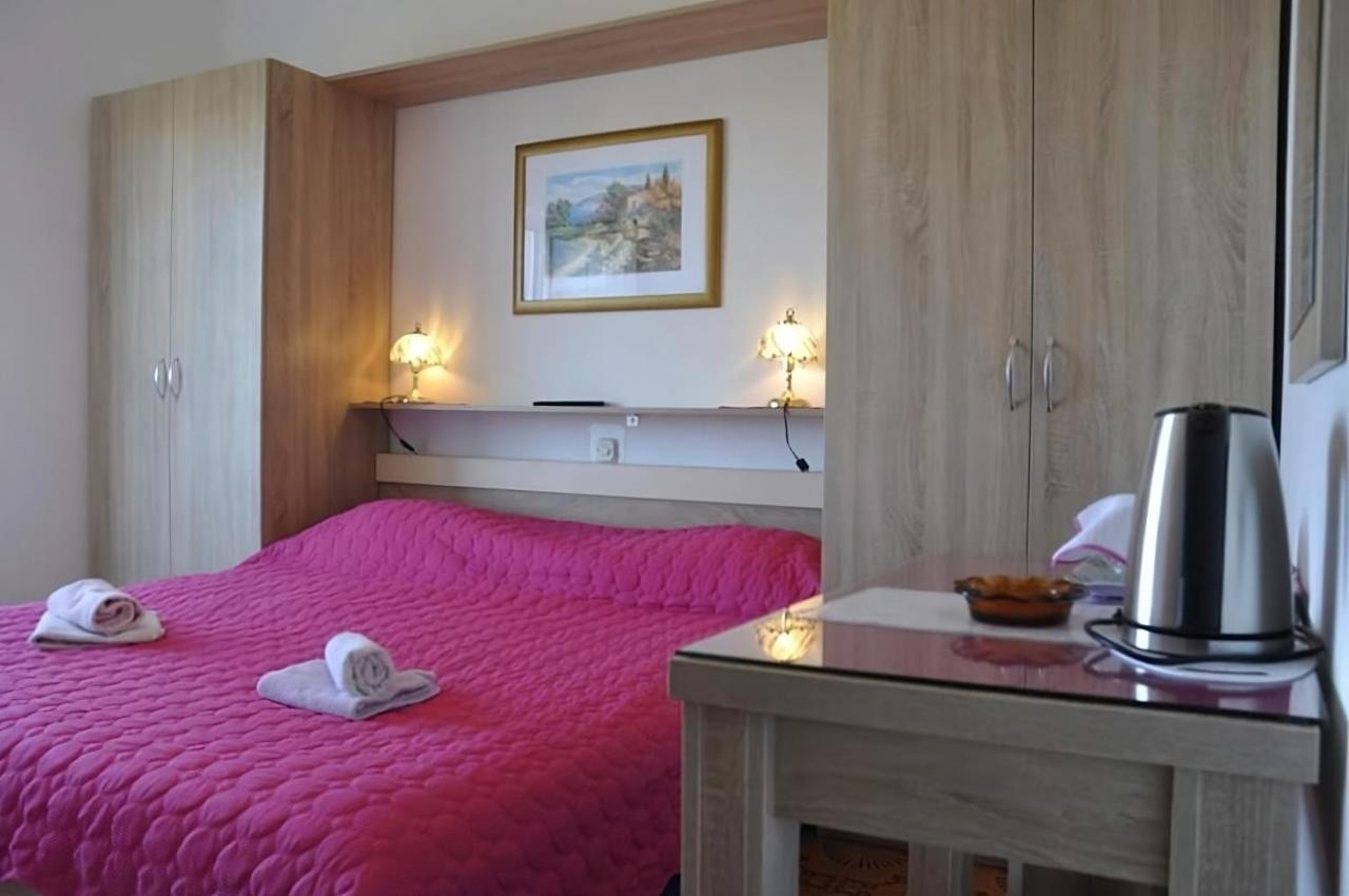 Kuca Carmen Hotel Rab Town Luaran gambar
